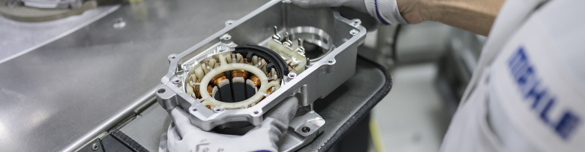 Napędzane elektrycznie elementy pomocnicze